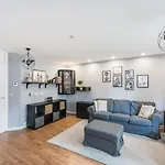 Spacious 4 Bed House Near Greenwich