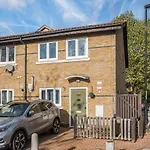 Spacious 4 Bed House Near Greenwich