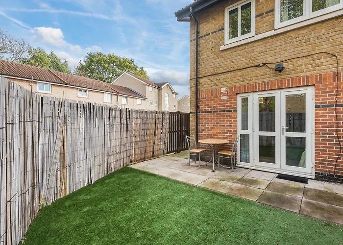 Spacious 4 Bed House Near Greenwich