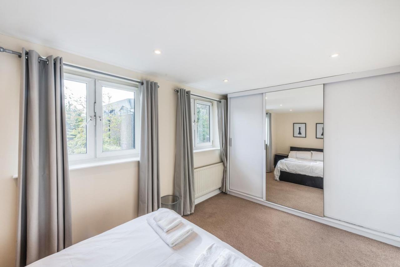 Spacious 4 Bed House Near Greenwich