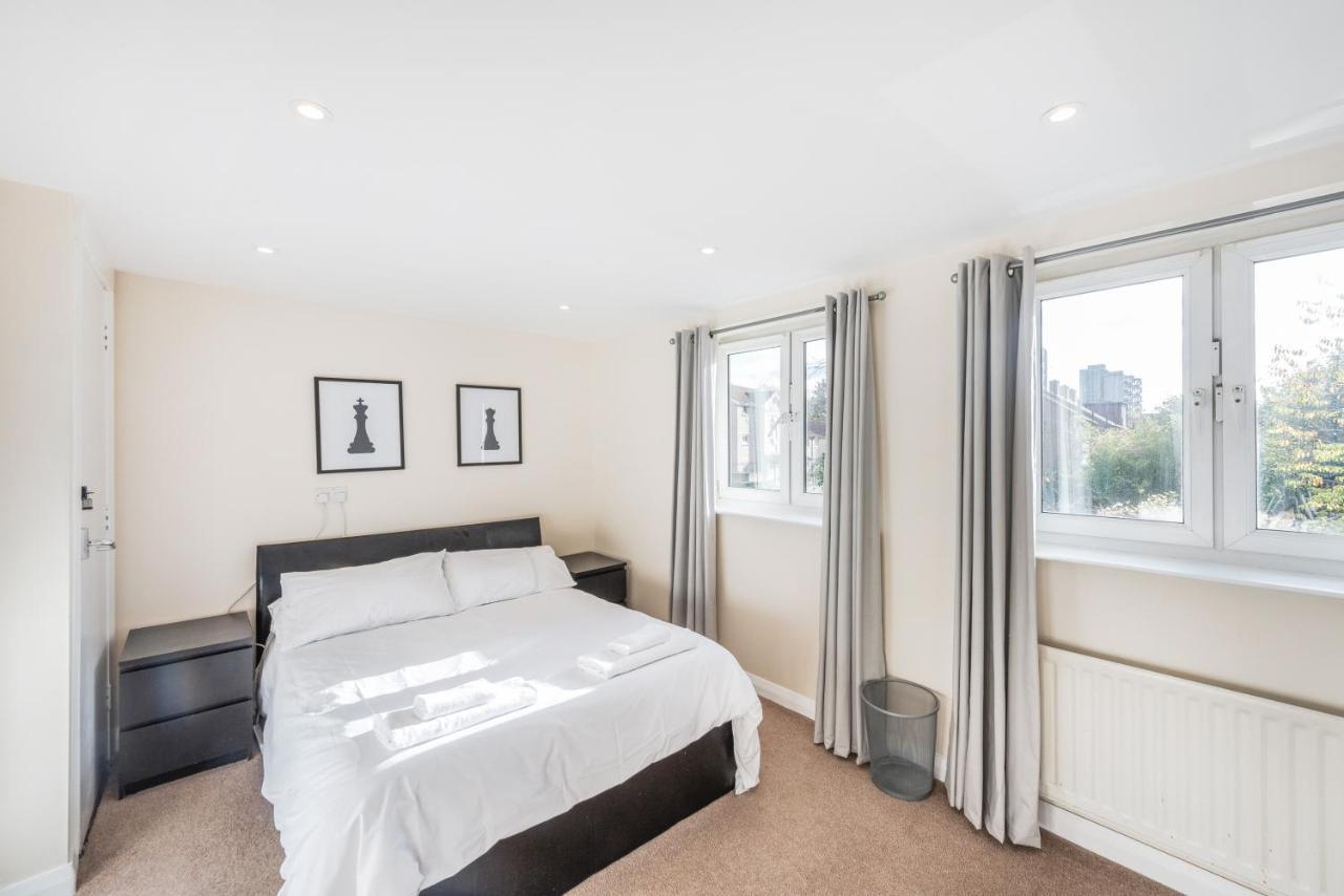 Spacious 4 Bed House Near Greenwich